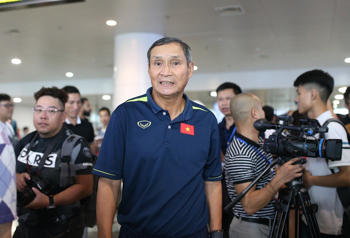 World Cup nữ 2023: Xúc động hình ảnh đội tuyển nữ Việt Nam trở về trong vòng tay người hâm mộ