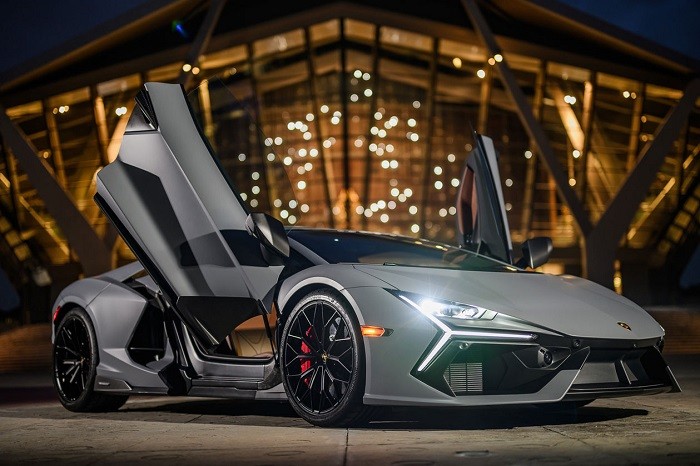 Cận cảnh siêu xe Lamborghini Revuelto ra mắt tại Thái Lan, giá gần 32 tỷ đồng