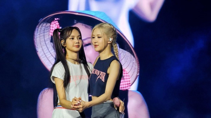 Lisa BlackPink đăng ảnh, cảm ơn khán giả Việt Nam trên trang cá nhân