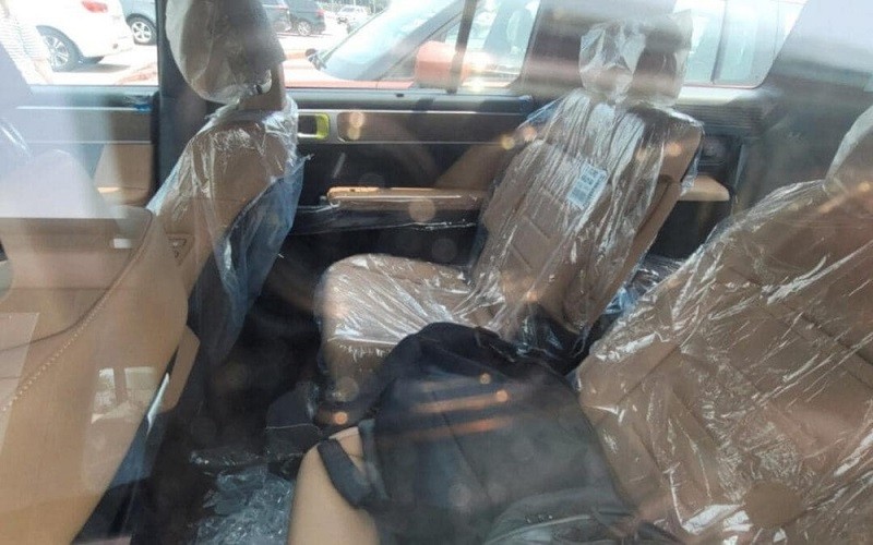 Santa Fe 2024 cấu hình 6 chỗ ngồi, trong đó hai ghế thương gia nằm độc lập với nhau ở hàng thứ hai.