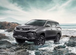 Cận cảnh Toyota Fortuner 2023 ra mắt tại Thái Lan, giá từ 940 triệu đồng
