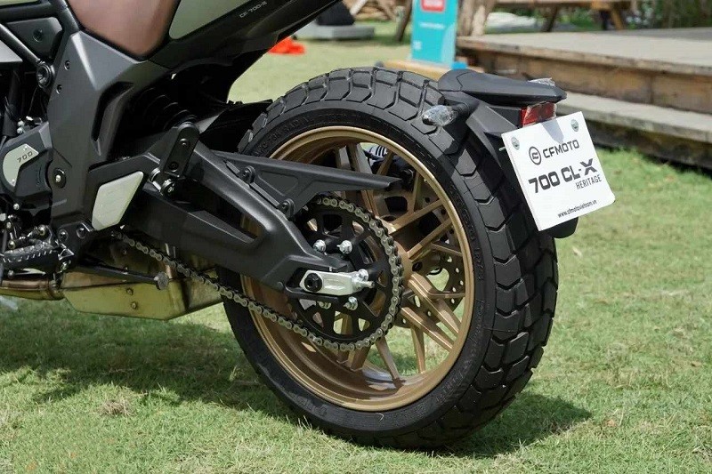 Cận cảnh mô tô CFMoto 700 CL-X vừa ra mắt tại Việt Nam, giá bán 169 triệu đồng