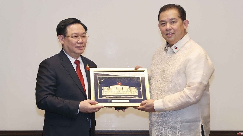 Chủ tịch Quốc hội Vương Đình Huệ gặp Chủ tịch Hạ viện Philippines Ferdinand Martin Romualdez