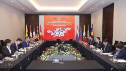 Chủ tịch Quốc hội Vương Đình Huệ gặp Chủ tịch Hạ viện Thái Lan