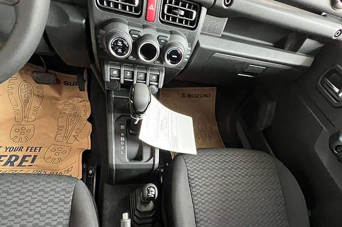 Suzuki Jimny chính hãng lần đầu lộ diện tại Việt Nam