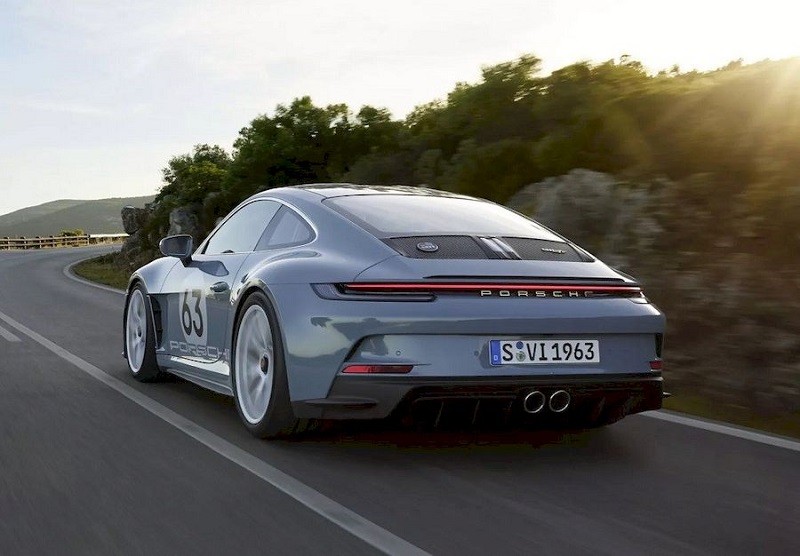 Cận cảnh Porsche 911 S/T 2024 số lượng giới hạn 1.963 chiếc trên toàn cầu