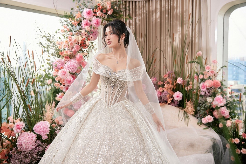 Á hậu Phương Nhi