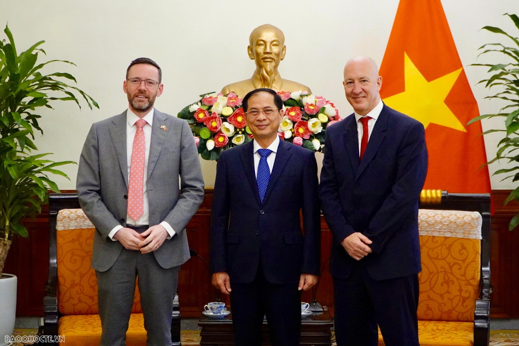 Bộ trưởng Ngoại giao Bùi Thanh Sơn tiếp Chủ tịch Mạng lưới Hữu nghị Việt Nam - Anh Mark Kent