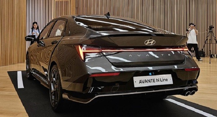 Hyundai Elantra N Line 2024 có giá bán dao động từ 23,92 - 29,41 triệu won (tương đương khoảng 444 - 545 triệu đồng). Hyundai Elantra N Line 2024 có giá bán dao động từ 23,92 - 29,41 triệu won (tương đương khoảng 444 - 545 triệu đồng).