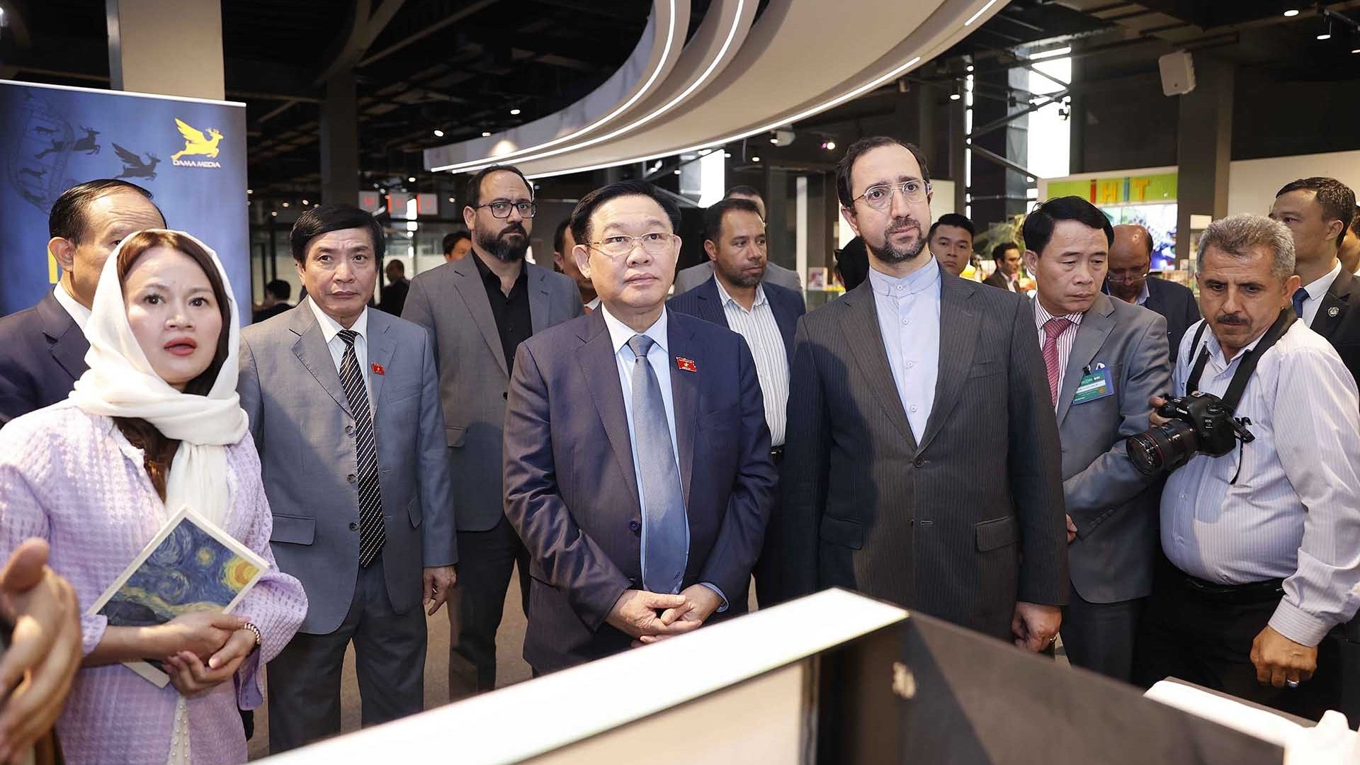 Chủ tịch Quốc hội làm việc với Trung tâm Công nghệ và đổi mới sáng tạo Iran