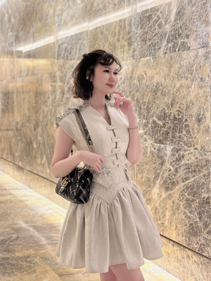 Diễn viên Hương Giang phim Làng trong phố