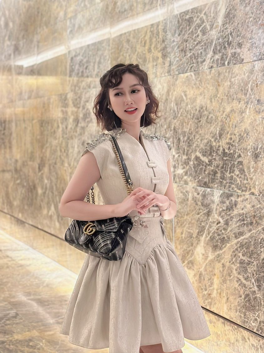 Diễn viên Hương Giang phim Làng trong phố