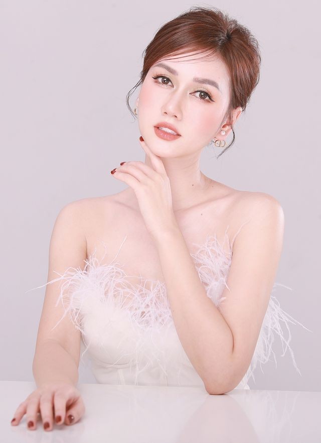 Diễn viên Hương Giang phim Làng trong phố