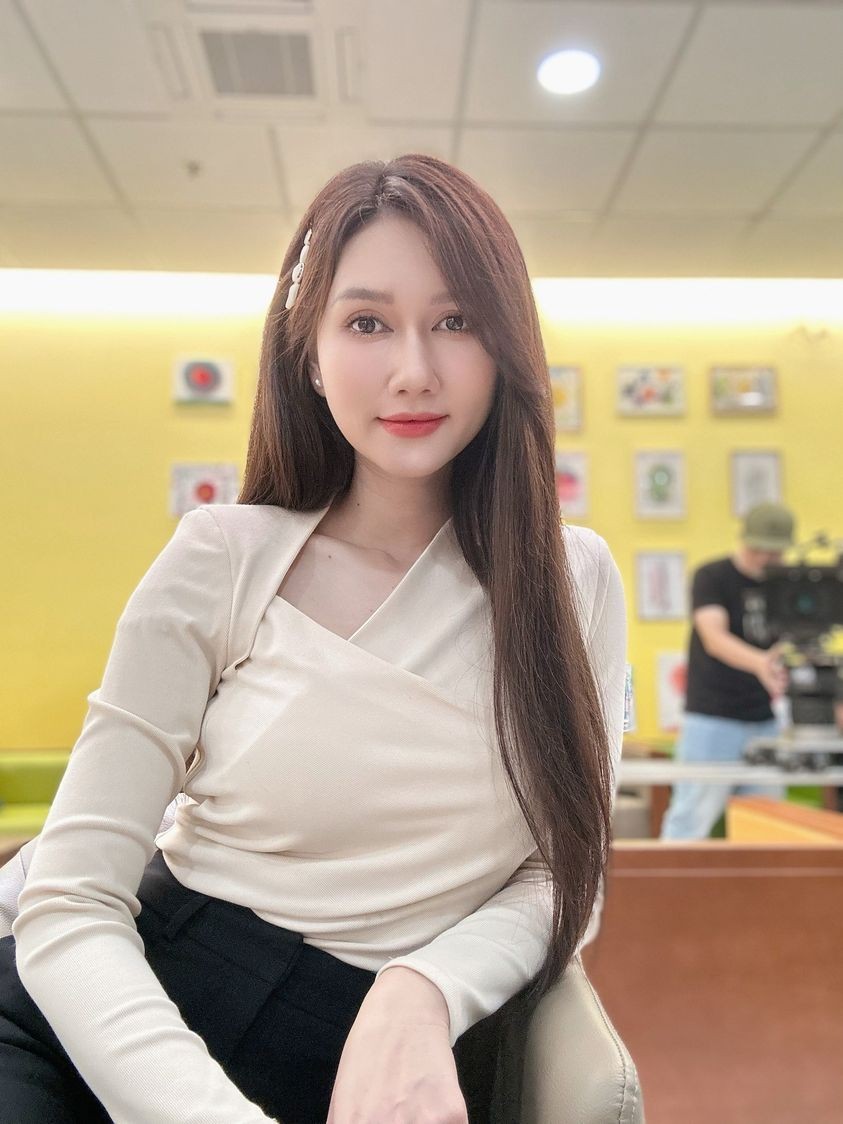 Diễn viên Hương Giang phim Làng trong phố