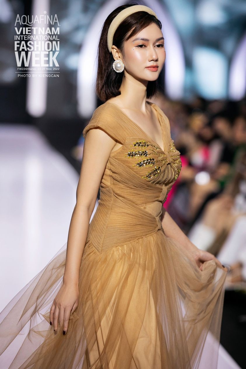 Diễn viên Hương Giang phim Làng trong phố