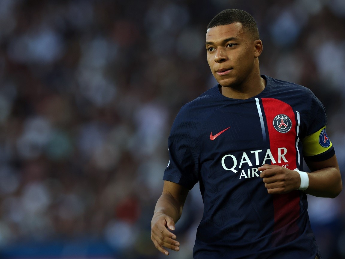 cầu thủ ngày 11/8: Kylian Mbappe ở lại PSG; cầu thủ ngày 11/8: Kylian Mbappe ở lại PSG;