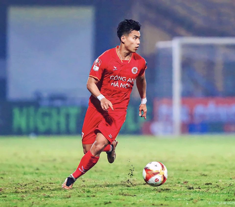 Hiện hậu vệ Vũ Văn Thanh đang thi đấu cho CLB Công an Hà Nội. (Nguồn: FBCN)