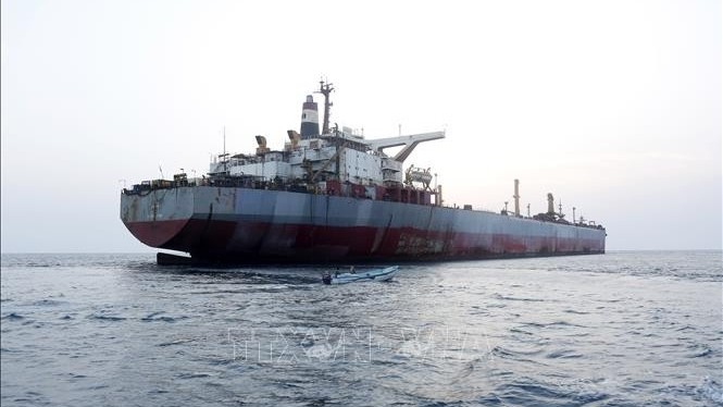 Hoàn thành việc hút dầu ra khỏi con tàu đắm ngoài khơi Yemen