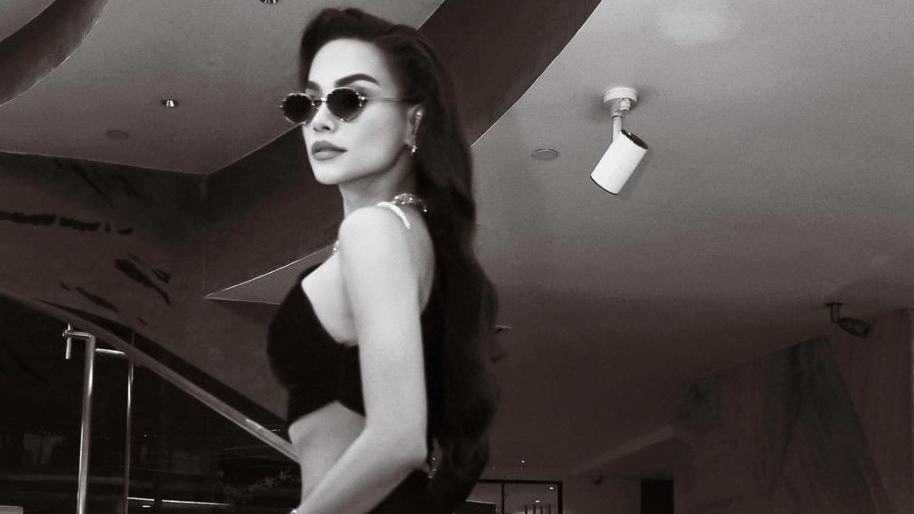 Sao Việt: Ca sĩ Hồ Ngọc Hà lạnh lùng, gợi cảm