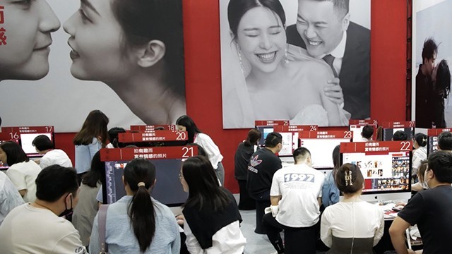 Trung Quốc: Lý do nhiều cha mẹ 'cậy nhờ' ứng dụng hẹn hò