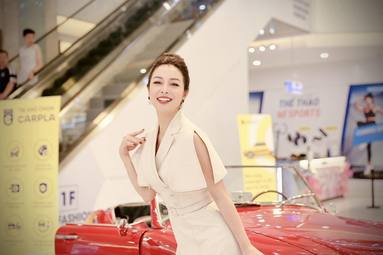 Hoa hậu Jennifer Phạm