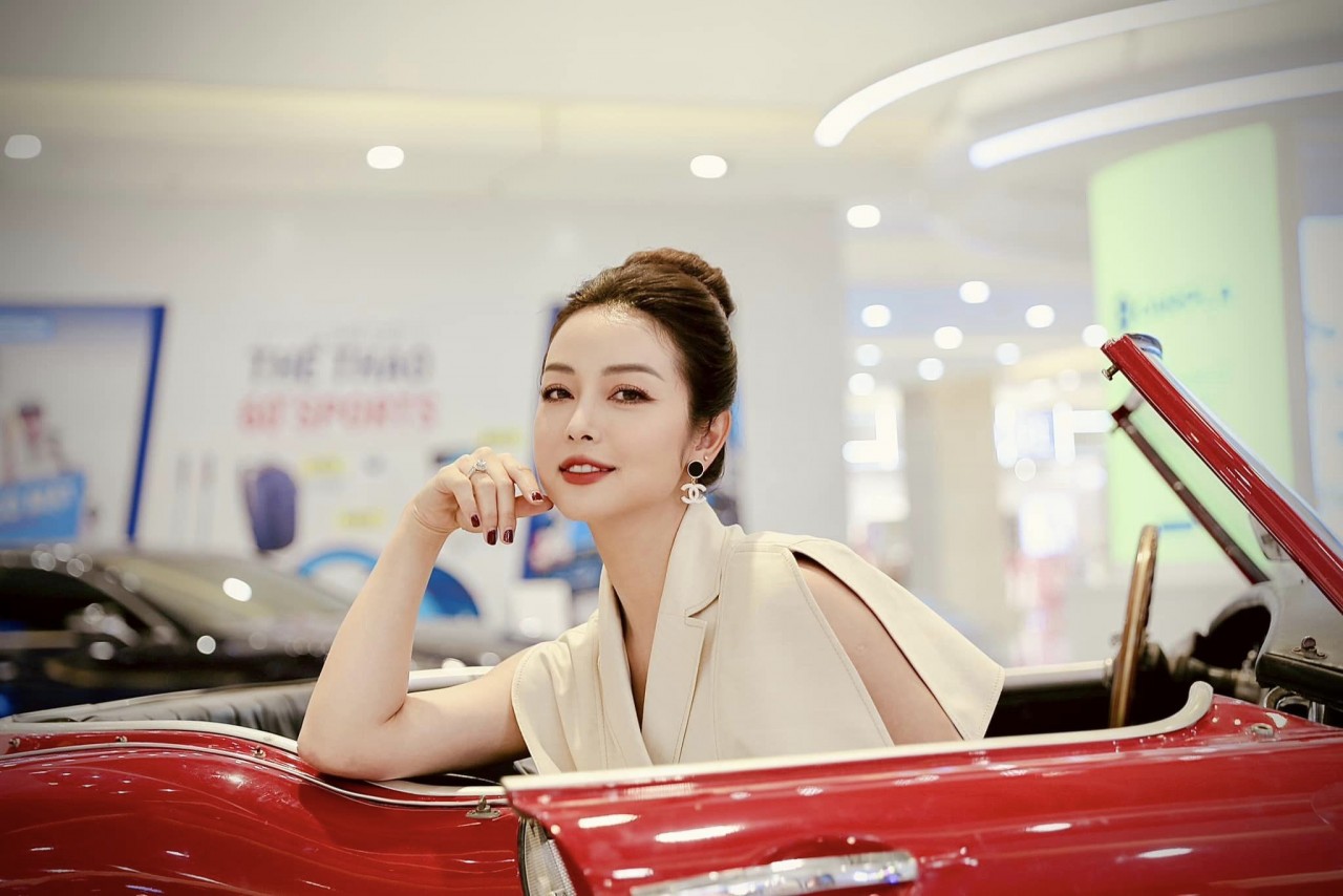 Hoa hậu Jennifer Phạm