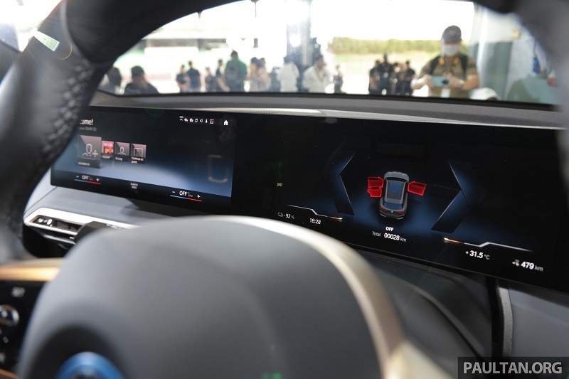 Cận cảnh BMW iX M60 vừa ra mắt tại Malaysia, giá khoảng 3,11 tỷ đồng Cận cảnh BMW iX M60 vừa ra mắt tại Malaysia, giá khoảng 3,11 tỷ đồng