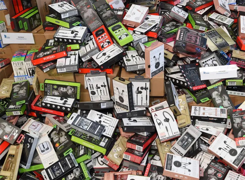 Các gói nút tai và tai nghe giả bị hải quan Đức phát hiện trong container vào năm 2019 Các gói nút tai và tai nghe giả bị hải quan Đức phát hiện trong container vào năm 2019