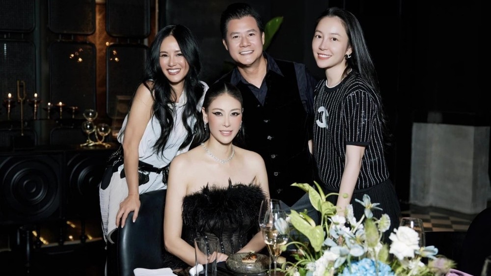 Sao Việt: Quang Dũng hội ngộ Hà Kiều Anh, Hồng Nhung; Hoa hậu Lương Thùy Linh ngọt ngào xuống phố