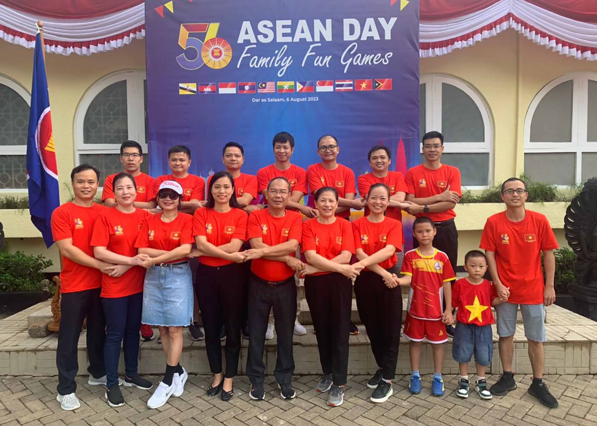 Giao lưu văn hóa-thể thao nhân kỷ niệm 56 năm ngày thành lập ASEAN tại Tanzania