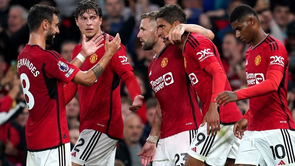 Ngoại hạng Anh: MU may mắn thắng Wolves, HLV Erik ten Hag hài lòng, nhận định về pha bóng gây tranh cãi