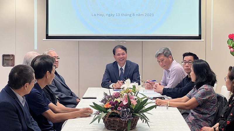 Đại sứ Việt Nam tại Hà Lan gặp mặt cộng đồng, tổng kết công tác