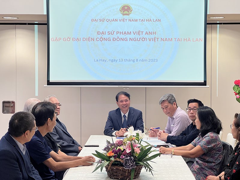 Đại sứ Phạm Việt Anh phát biểu tại buổi gặp mặt. Đại sứ Phạm Việt Anh phát biểu tại buổi gặp mặt.