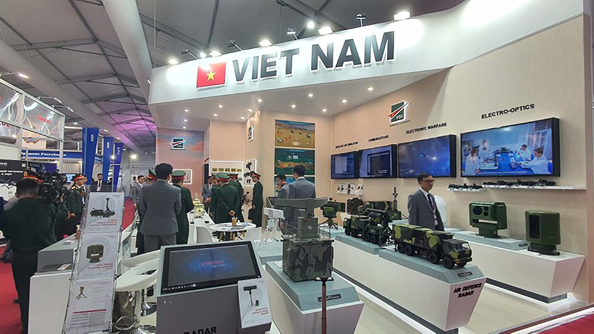 Gian hàng trưng bày sản phẩm của Việt Nam tại Army-2023. (Nguồn: nhandan.vn) Gian hàng trưng bày sản phẩm của Việt Nam tại Army-2023. (Nguồn: nhandan.vn)