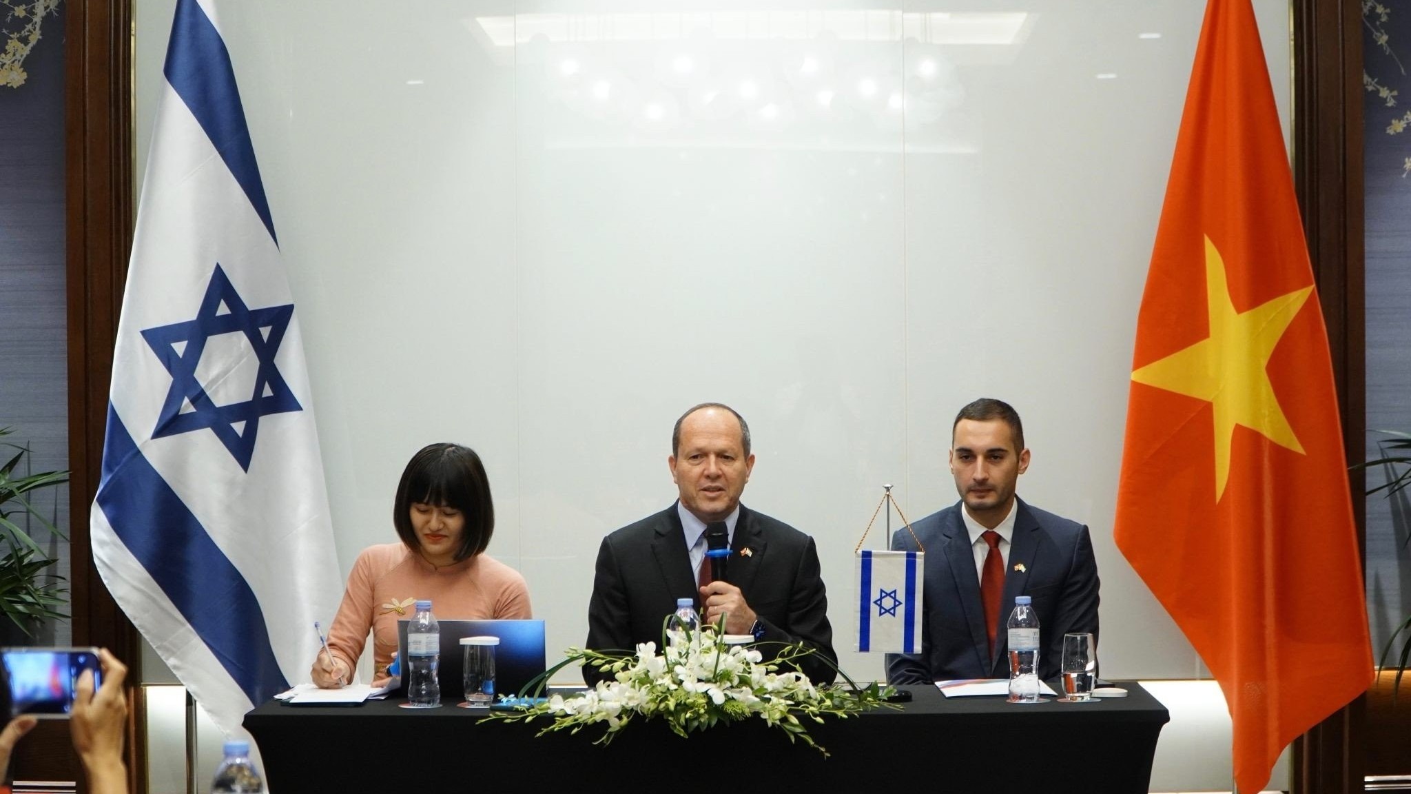 4 tháng, 3 lần gặp gỡ và một VIFTA ký kết ‘quá nhanh’…