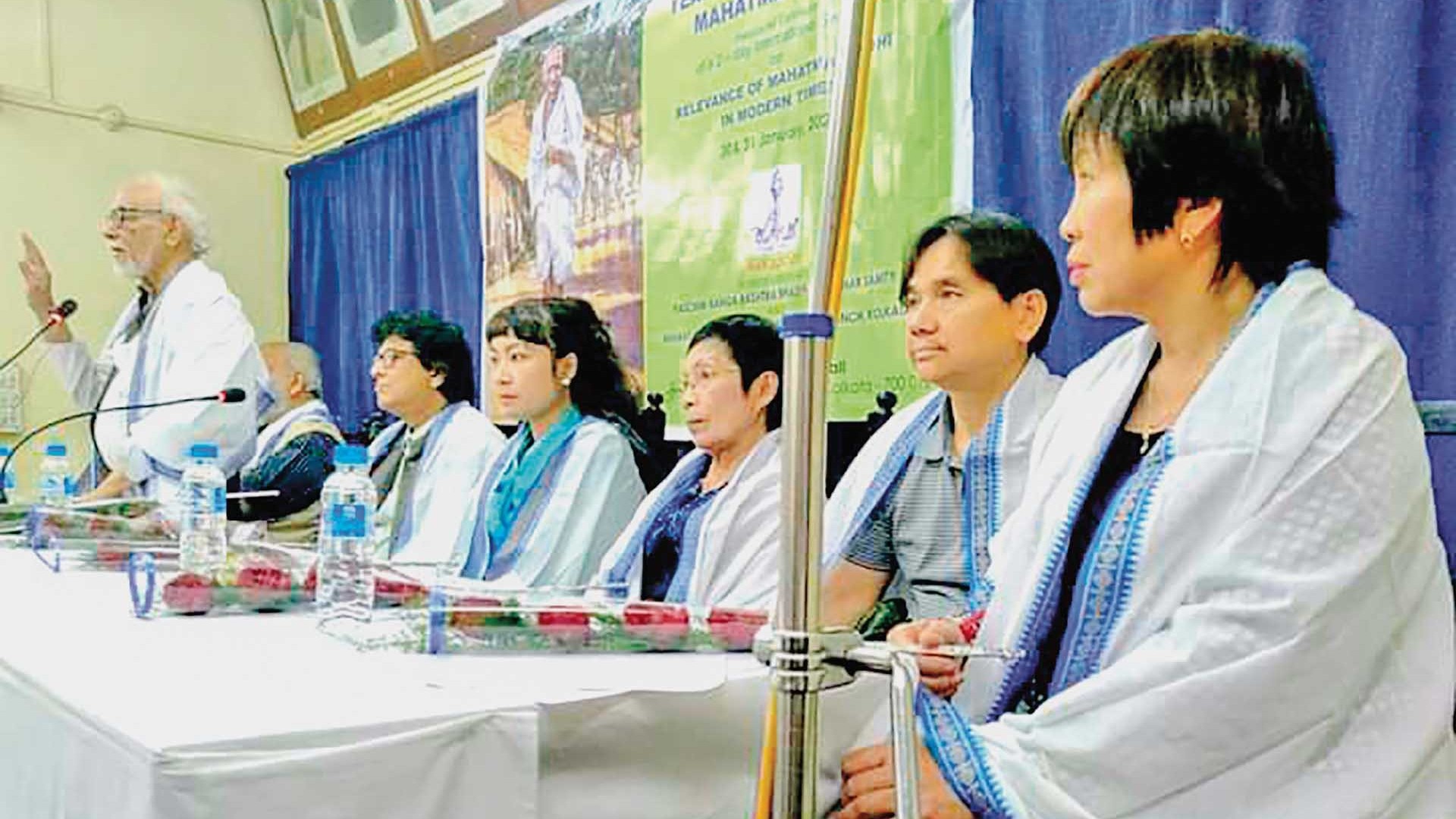 Khi văn sĩ Việt ‘Tây du ký’…