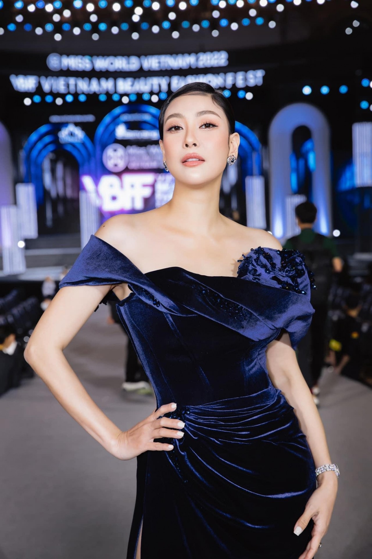 Thần thái ngút ngàn của Hoa hậu Hà Kiều Anh