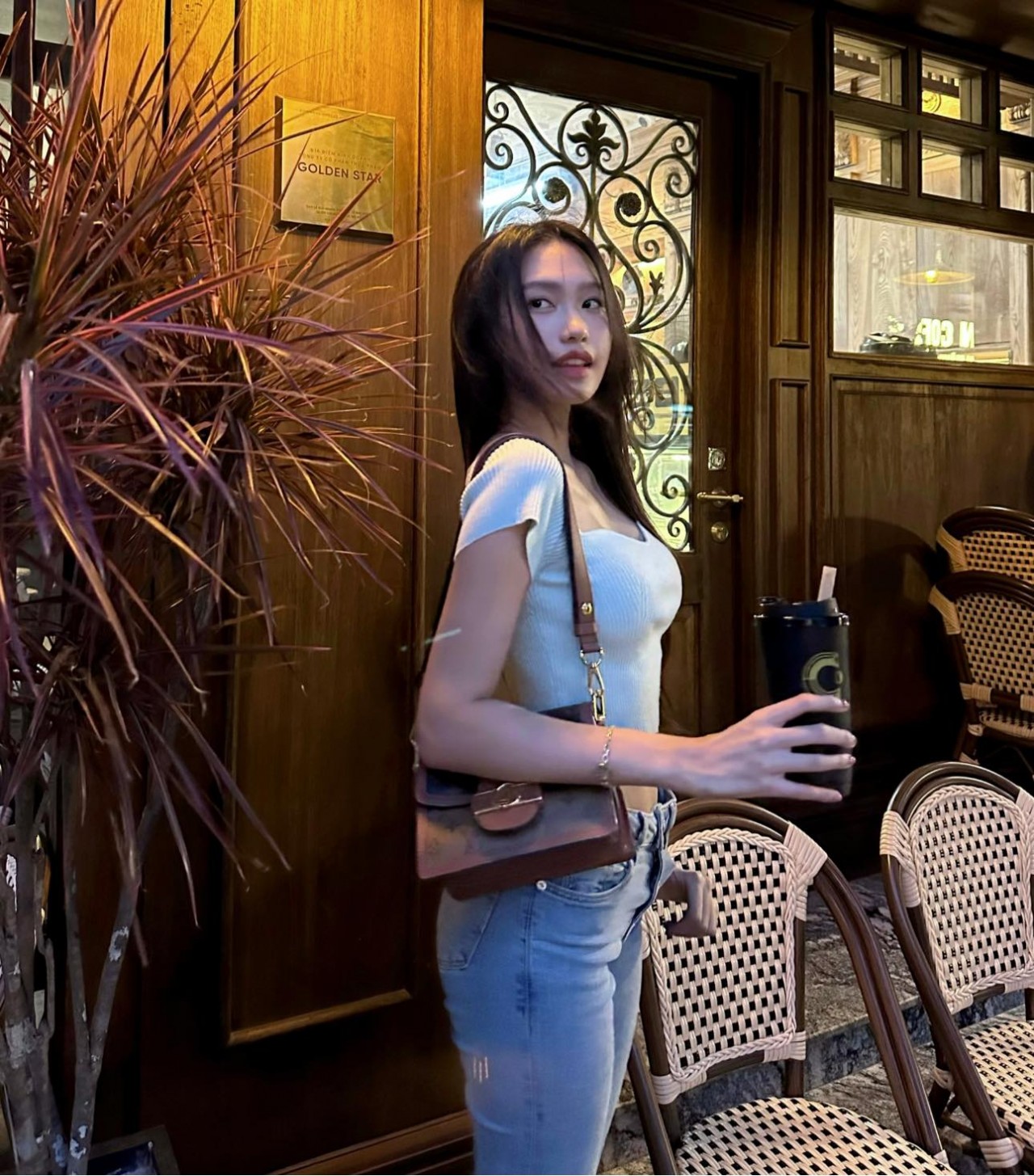 Nhan sắc mảnh mai, thanh tú của bạn gái cầu thủ Đoàn Văn Hậu - Doãn Hải My