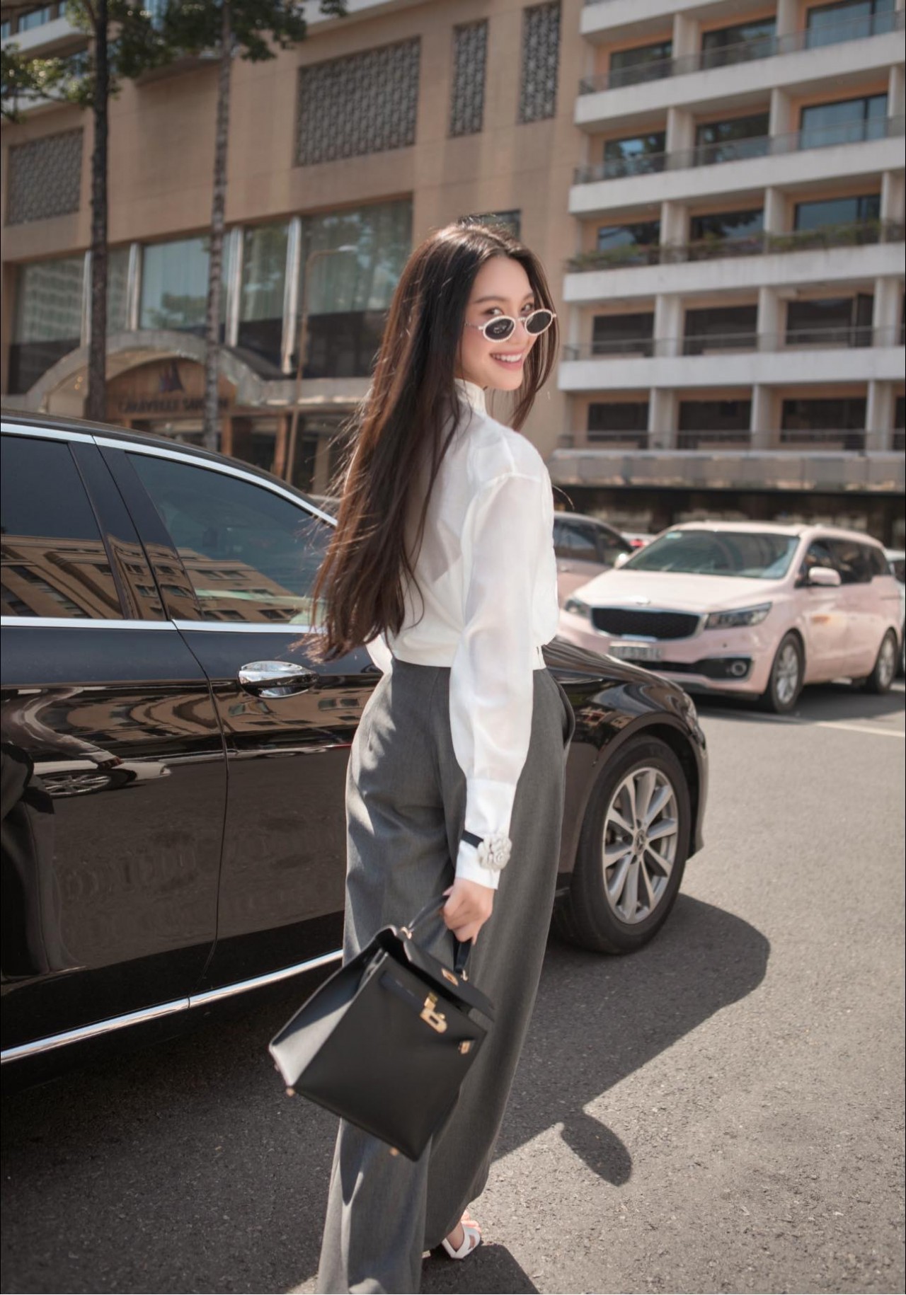 Nhan sắc mảnh mai, thanh tú của bạn gái cầu thủ Đoàn Văn Hậu - Doãn Hải My