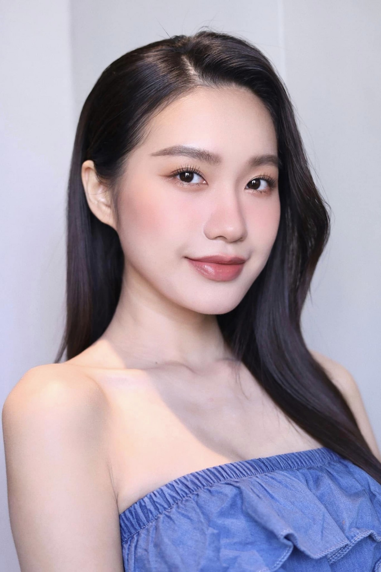 Nhan sắc mảnh mai, thanh tú của bạn gái cầu thủ Đoàn Văn Hậu - Doãn Hải My