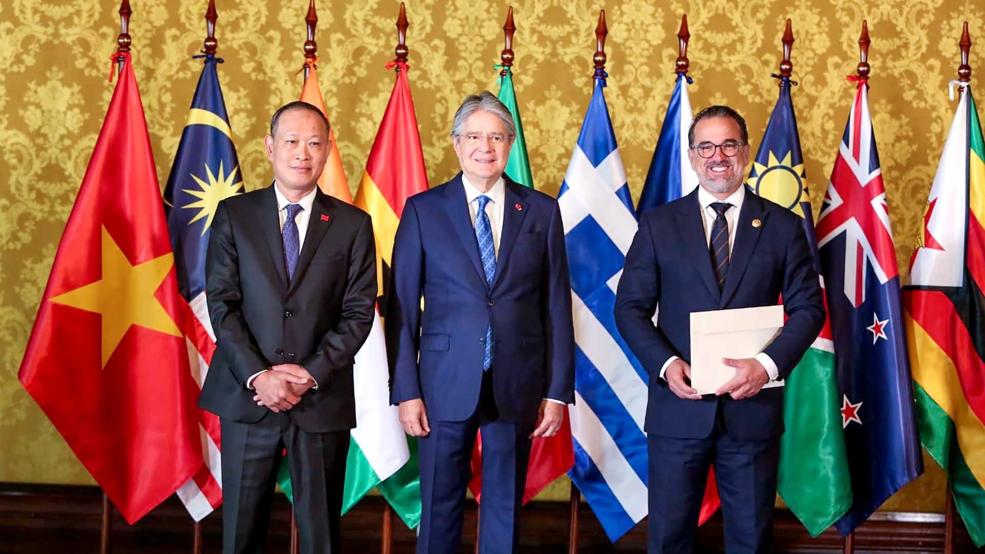 Đại sứ Phạm Trường Giang trình Thư ủy nhiệm lên Tổng thống Cộng hòa Ecuador