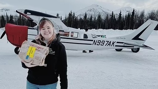 Cuộc sống tại ngôi làng hẻo lánh và hoang vắng nhất thế giới, nơi người dân phải đi chợ bằng máy bay