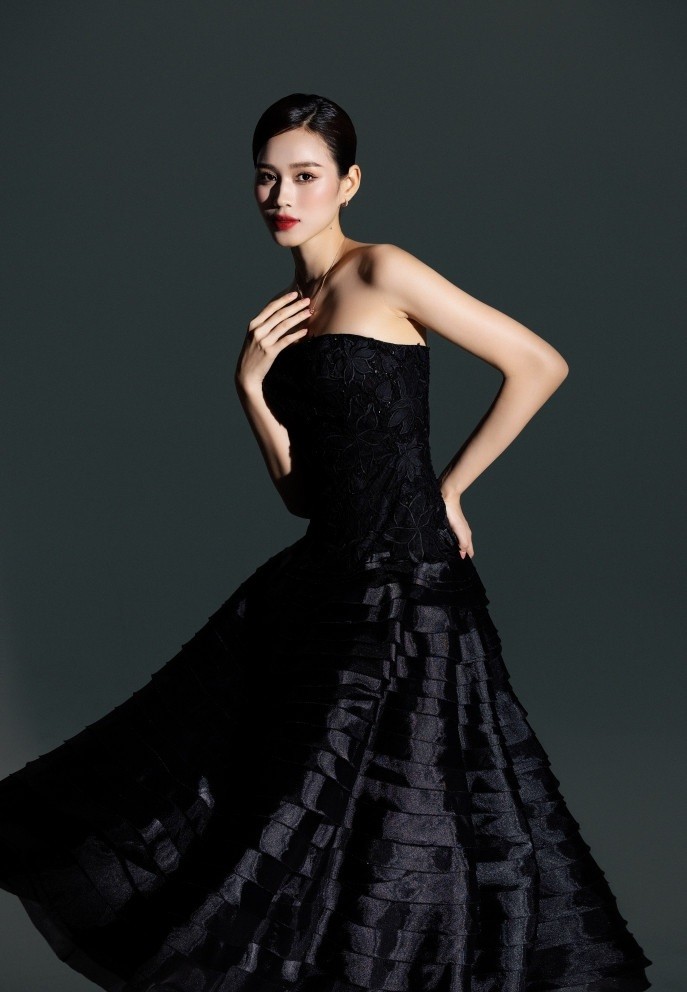 Hoa hậu Đỗ Thị Hà hướng dẫn hình ảnh doanh nhân trong tương lai và dự định học Thạc sĩ