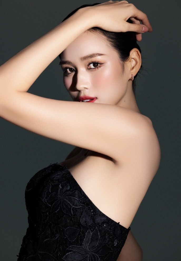 Hoa hậu Đỗ Thị Hà hướng dẫn hình ảnh doanh nhân trong tương lai và dự định học Thạc sĩ