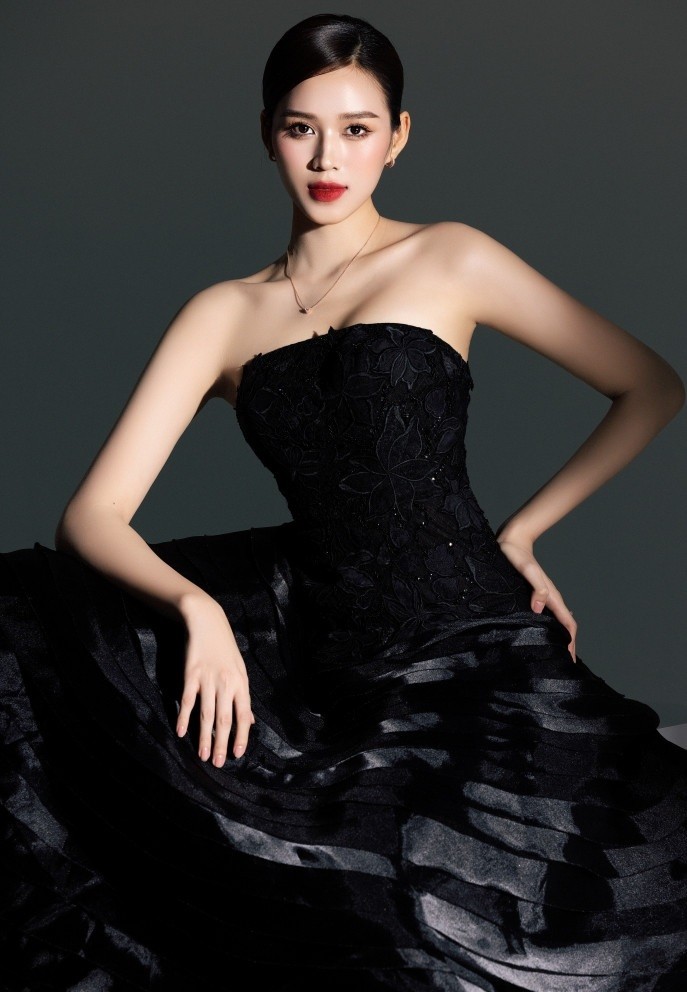 Hoa hậu Đỗ Thị Hà hướng dẫn hình ảnh doanh nhân trong tương lai và dự định học Thạc sĩ