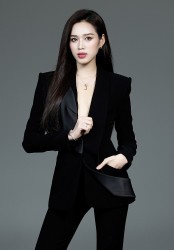 Hoa hậu Đỗ Thị Hà hướng đến hình ảnh doanh nhân trong tương lai và dự định học Thạc sĩ