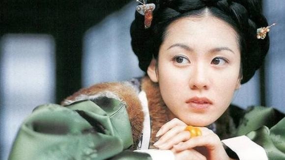 So sánh nhan sắc Son Ye Jin sau 20 năm, người hâm mộ trầm trồ khen 'lão hóa ngược'