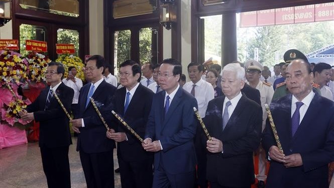 Chủ tịch nước Võ Văn Thưởng dâng hương tưởng niệm Chủ tịch Tôn Đức Thắng