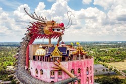 Nét độc đáo của ngôi chùa Wat Samphran tại Thái Lan