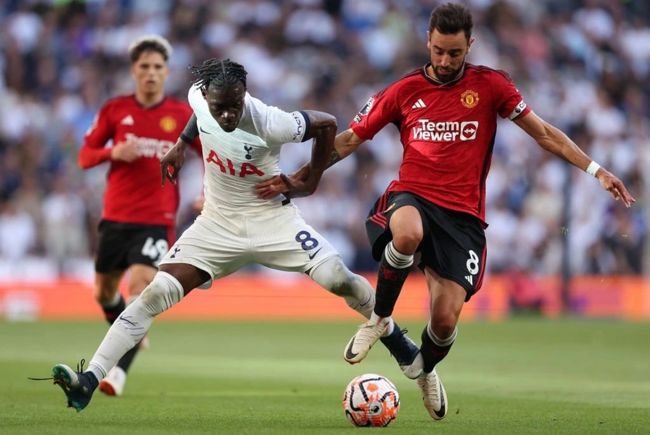 Premier League 2023-24: VAR gây tranh cãi, Man Utd thua 0-2 trên sân Tottenham